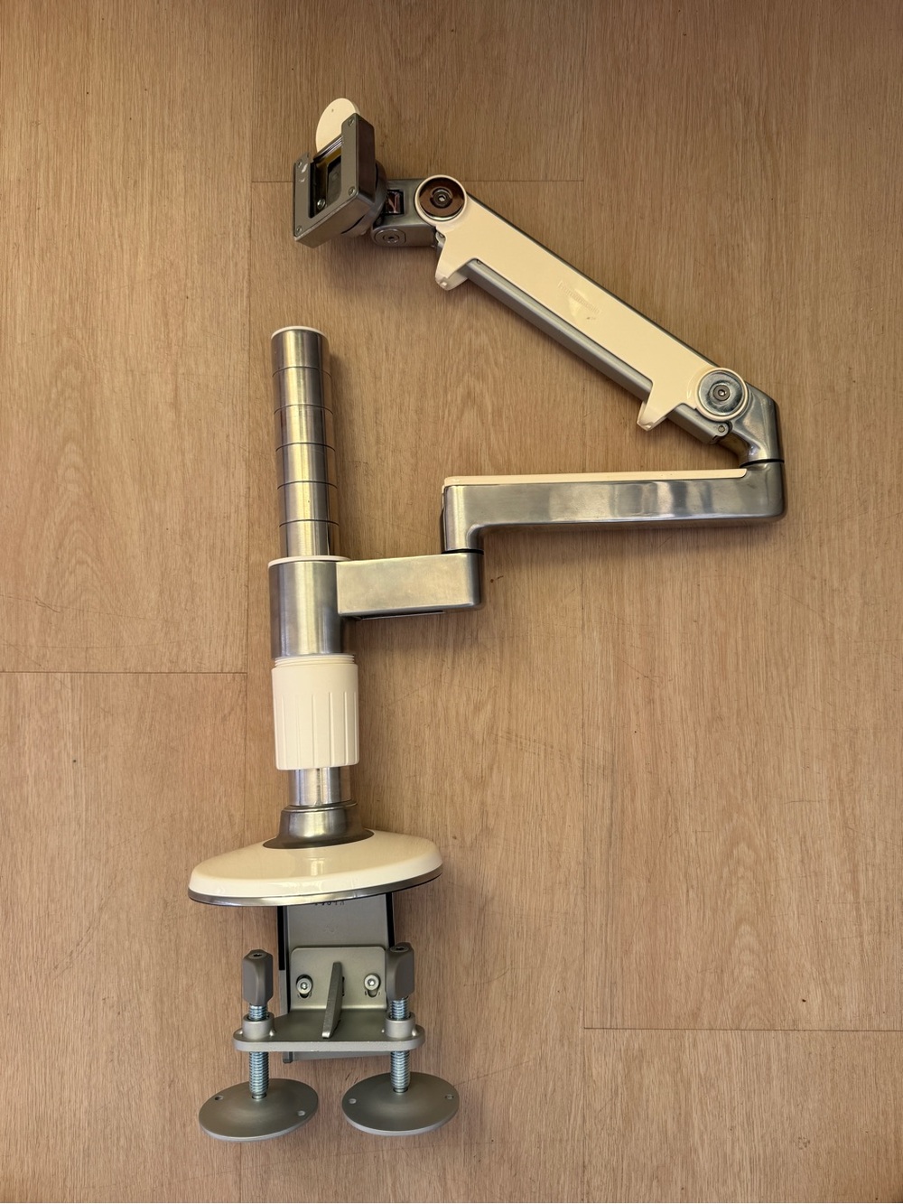 Humanscale Single M2 M/FLEX Monitor Desk Mount Arm Tilt Rotate Silver/White1434A